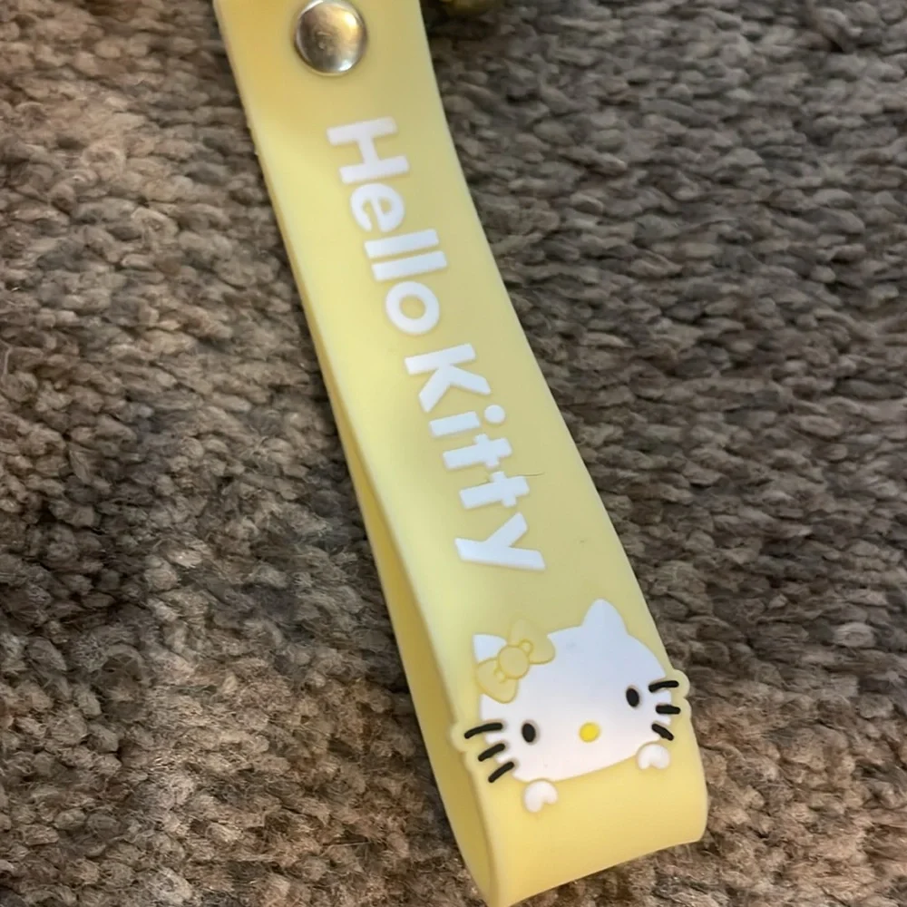 🆕 Hello Kitty Keychain - Picture 2 of 4